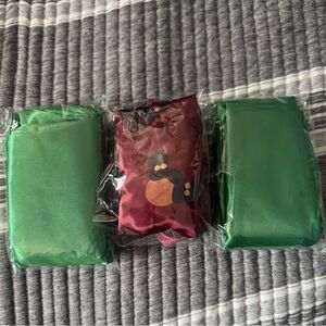 Cantu Santin Bonnet & Pillow Cases